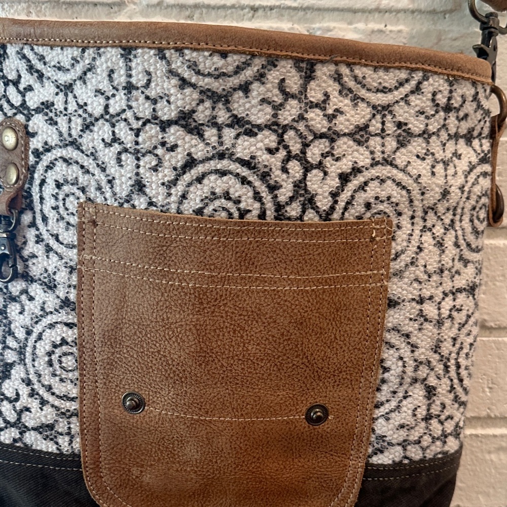 Stylish Brown & Cream Patterned Crossbody Tote - Picture 15 of 16